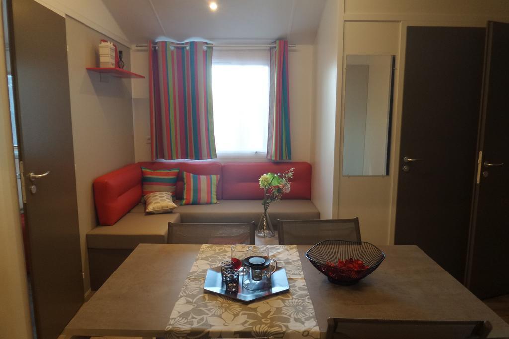 Camping Mobile Home U Sole Marinu Patrimonio Pokoj fotografie
